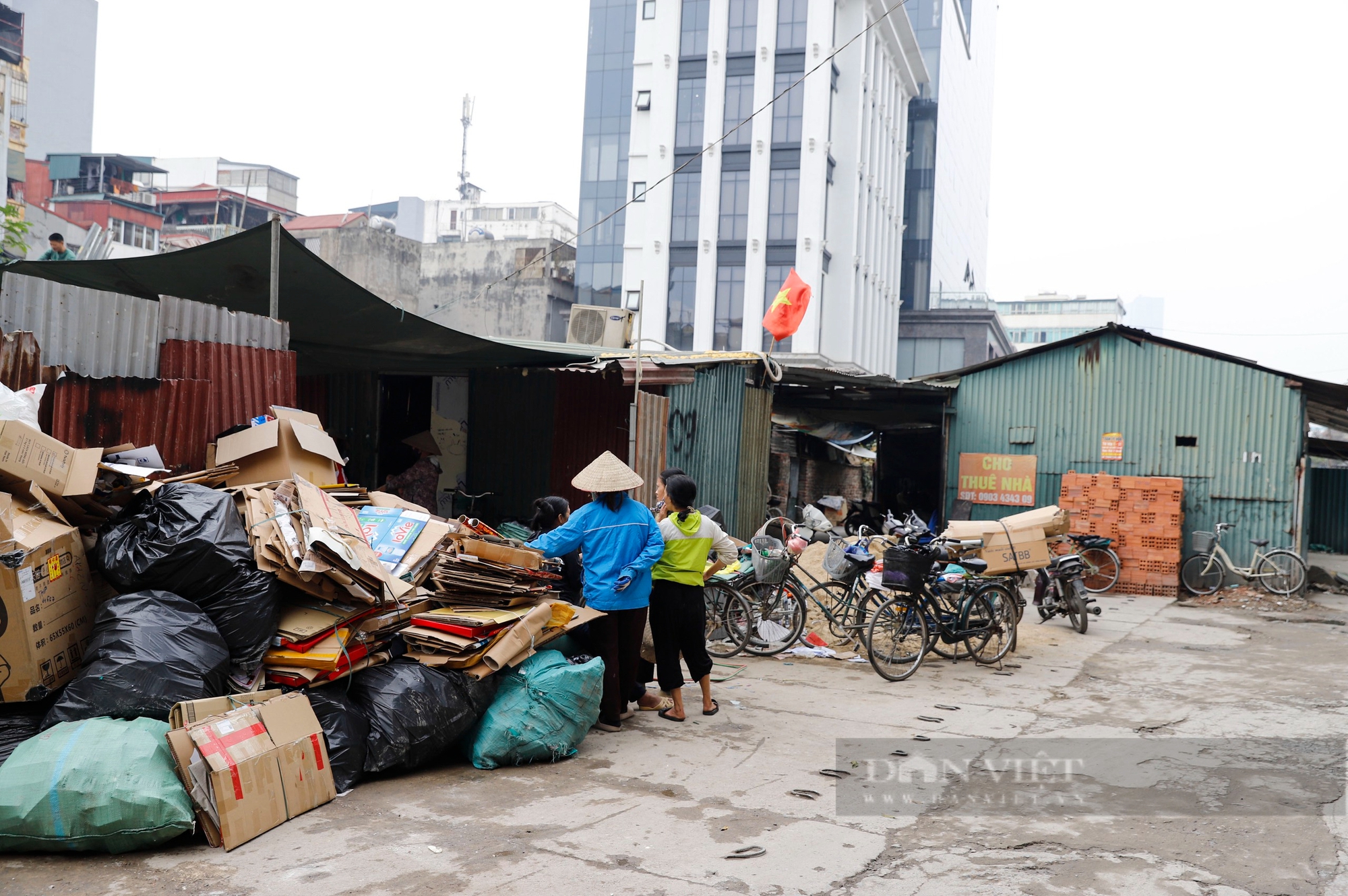 "Treo" hàng chục năm, dự án mở đường giữa trung tâm Hà Nội thành điểm tập kết rác thải- Ảnh 12.