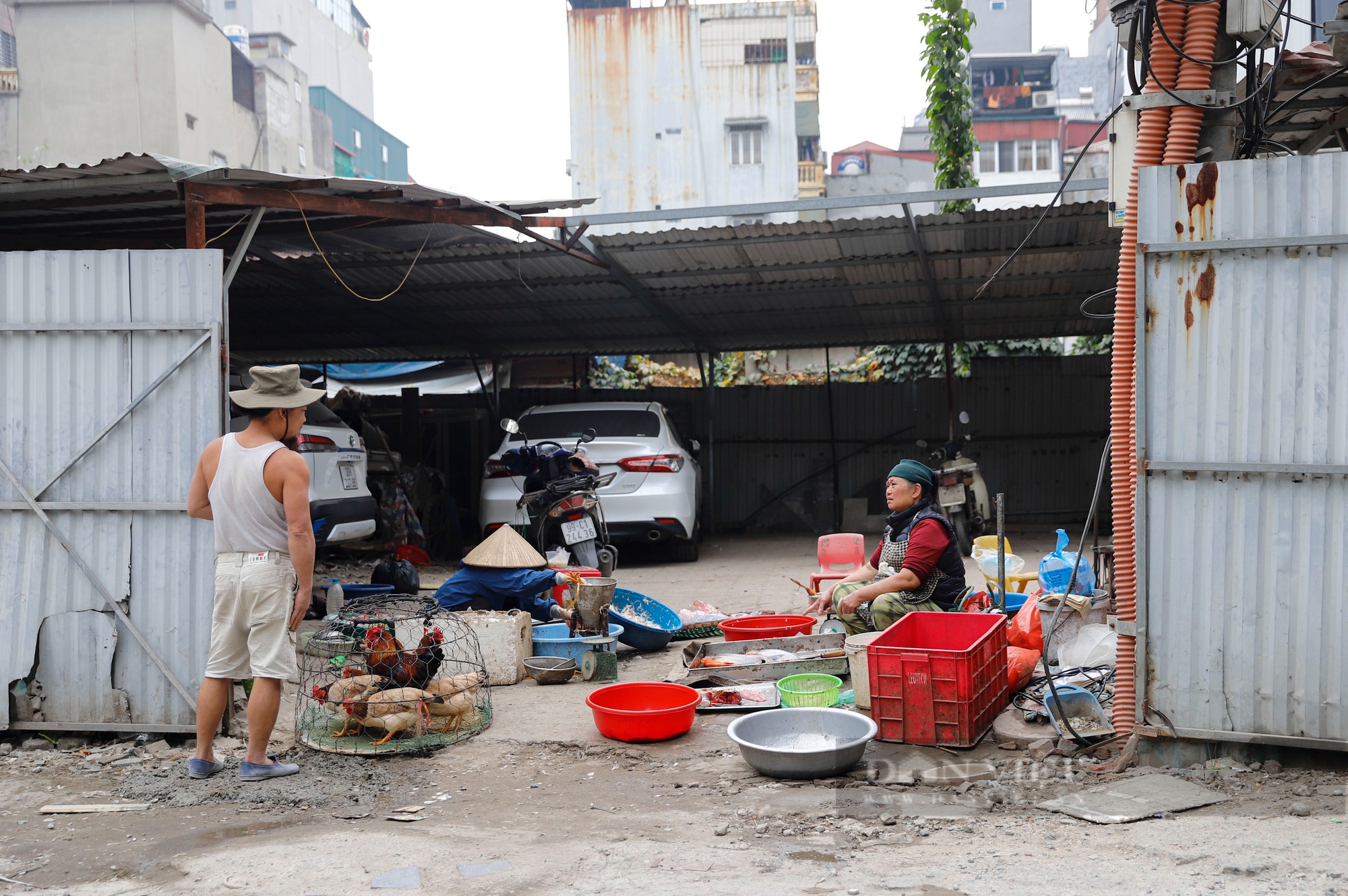 "Treo" hàng chục năm, dự án mở đường giữa trung tâm Hà Nội thành điểm tập kết rác thải- Ảnh 10.