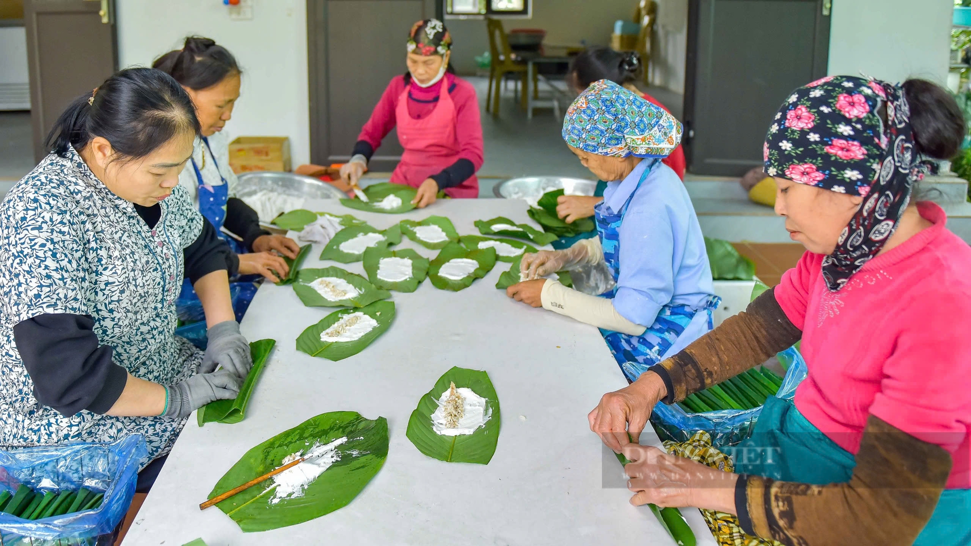 Đặc sản Thanh Hóa, dân làng này luộc nồi bánh lá nghi ngút khói, nóng hổi, thơm tận ngã ba, ngã tư- Ảnh 1.