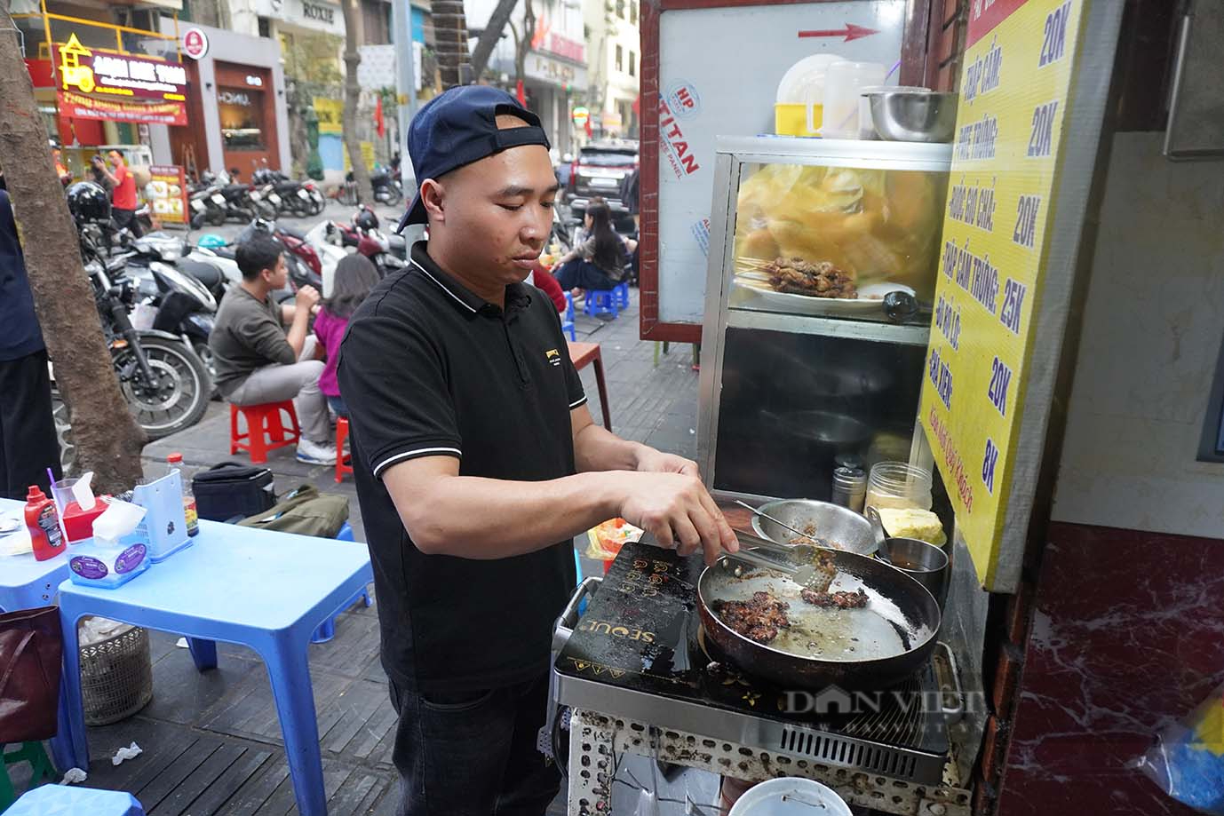 Món ăn đặc sản ở Hà Nội: Phiên bản "nâng cấp" của bánh mì kẹp truyền thống - Ảnh 9.