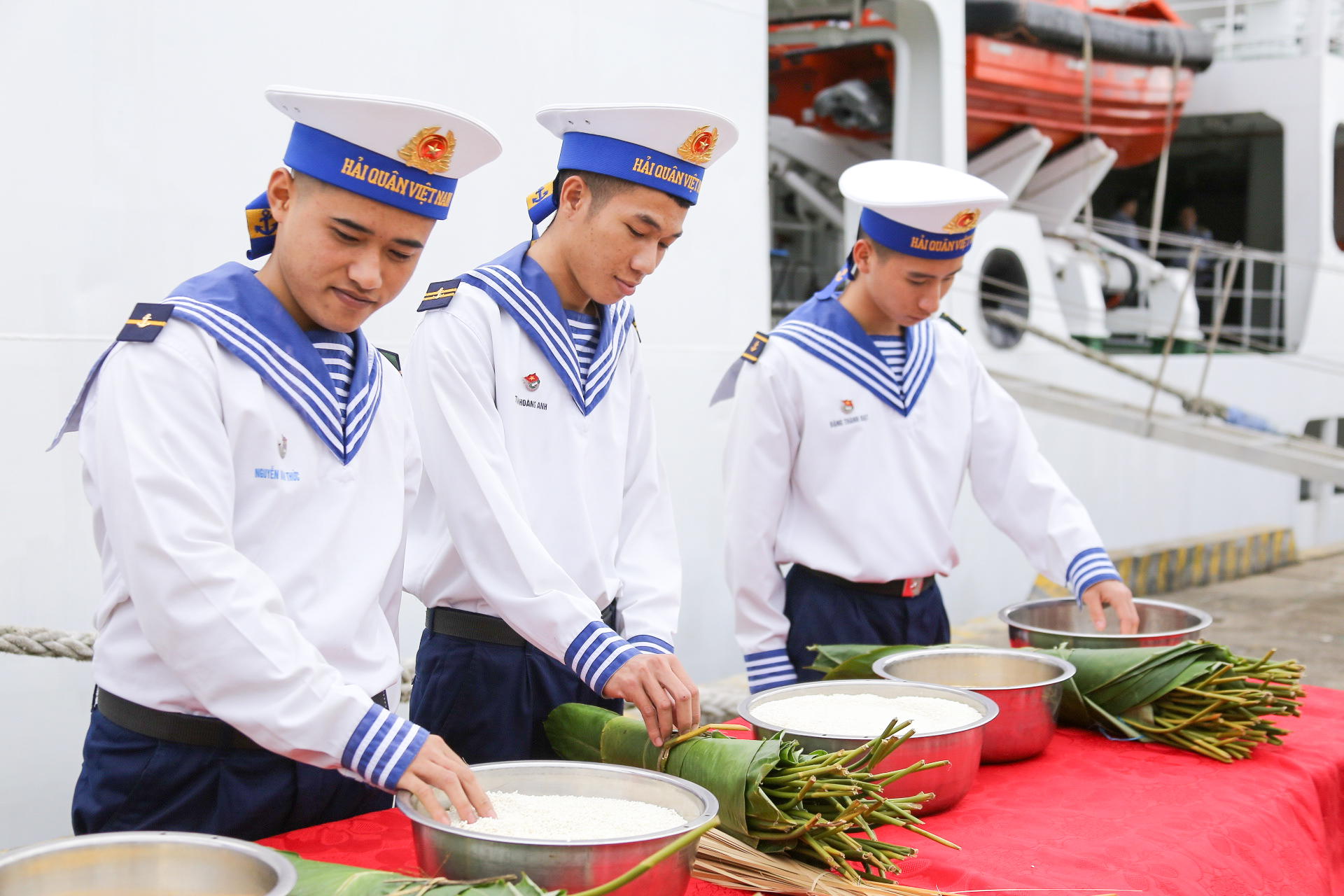 Hơn 200 đại biểu, phóng viên khởi hành chuyến thăm, chúc Tết quân và dân huyện đảo Cồn Cỏ, Lý Sơn- Ảnh 4.