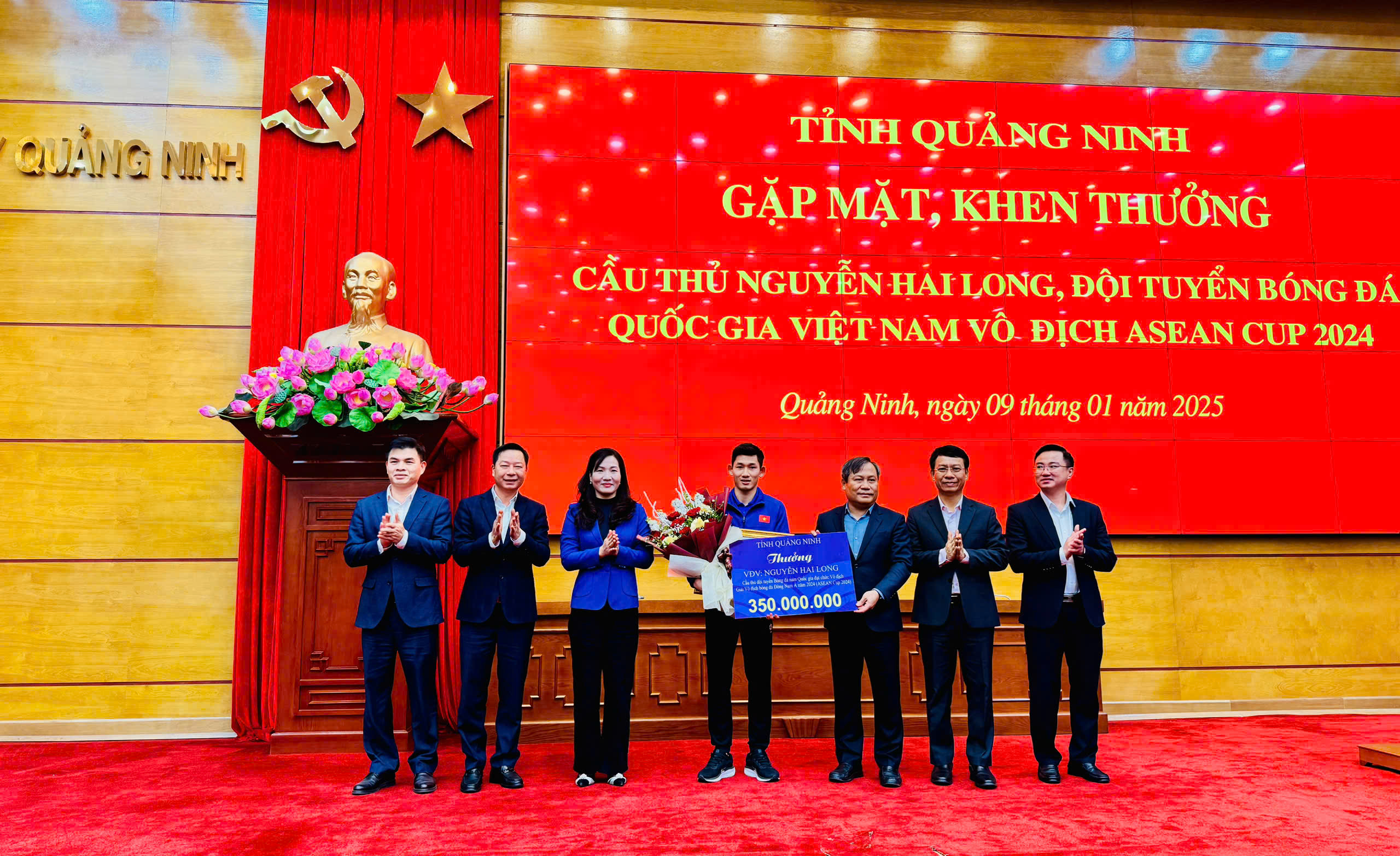 Quảng Ninh gặp mặt, khen thưởng tuyển thủ đội tuyển Quốc gia Việt Nam Nguyễn Hai Long - Ảnh 1.