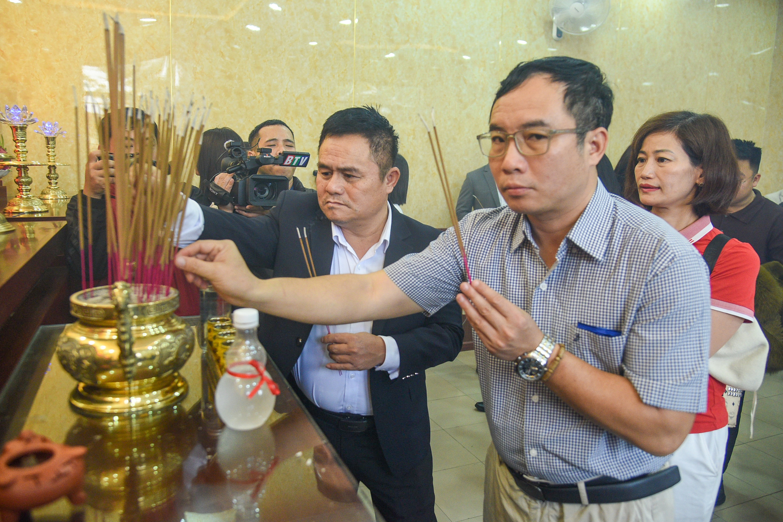 Hơn 200 đại biểu, phóng viên khởi hành chuyến thăm, chúc Tết quân và dân huyện đảo Cồn Cỏ, Lý Sơn- Ảnh 2.