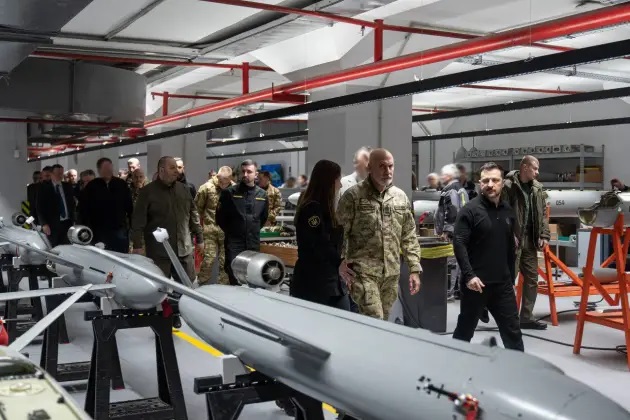 Ukraine tiết lộ nhà máy tên lửa khổng lồ tuyệt mật dưới lòng đất có thể khiến Nga 'đứng ngồi không yên' - Ảnh 1.