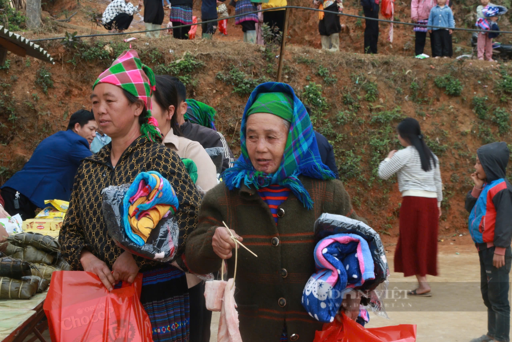 Những món quà nghĩa tình sẻ chia khó khăn với người nghèo- Ảnh 23.