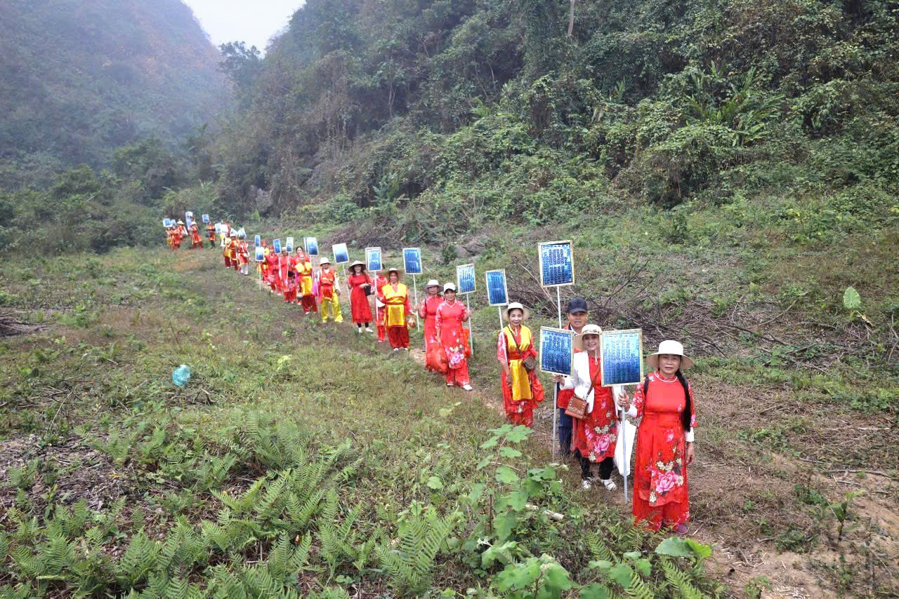 Khám phá hang Cát Đùn: Nơi cát 'nói' lời tiên tri và lễ hội cầu an độc nhất vô nhị- Ảnh 1.