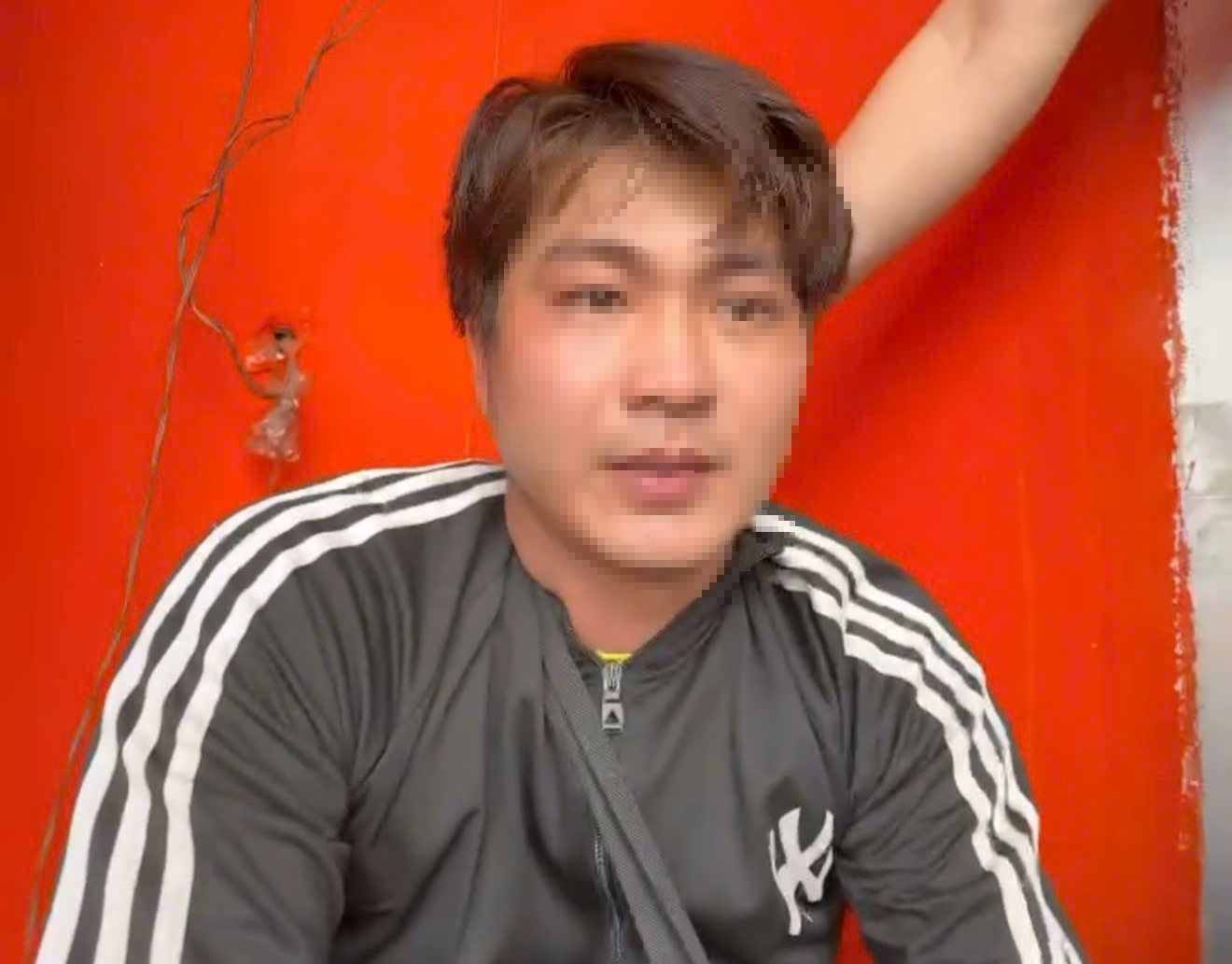 Vụ bắt nghi phạm dùng búa cướp tiệm vàng tại Lâm Đồng, quy định về tội cướp tài sản có khung hình phạt ra sao?- Ảnh 1.