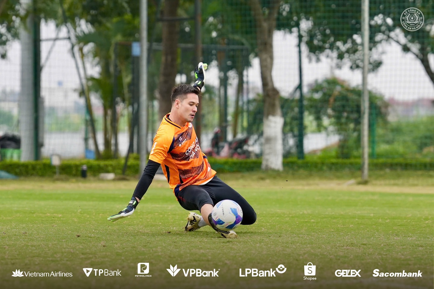 Tin tối (16/2): HLV Kim Sang-sik loại Nguyễn Filip khỏi ĐT Việt Nam - Ảnh 1.