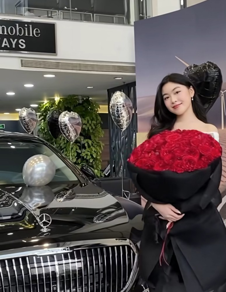 Gia đình Nghệ sĩ Ưu tú nổi danh khiến mạng xã hội xôn xao khi tậu xế hộp 9 tỷ đồng - Ảnh 1.
