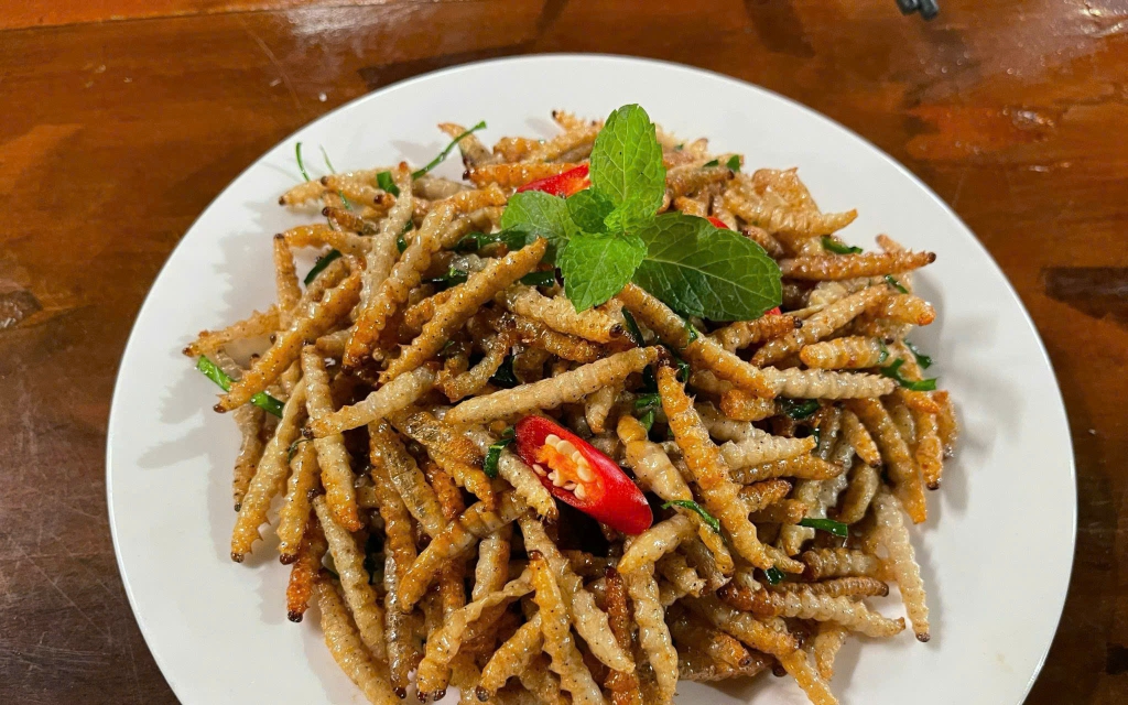 Nông thôn mới Quảng Bình, dân nhận tiền tỷ đền bù rồi chi tiêu thế nào mà làng đẹp như phim? - Ảnh 5.