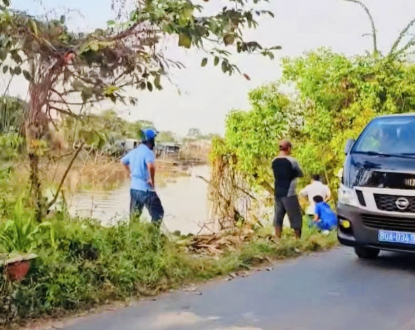 Truy tìm hung thủ giết người đàn ông giao thịt heo rồi dìm xuống sông ở An Giang- Ảnh 1.