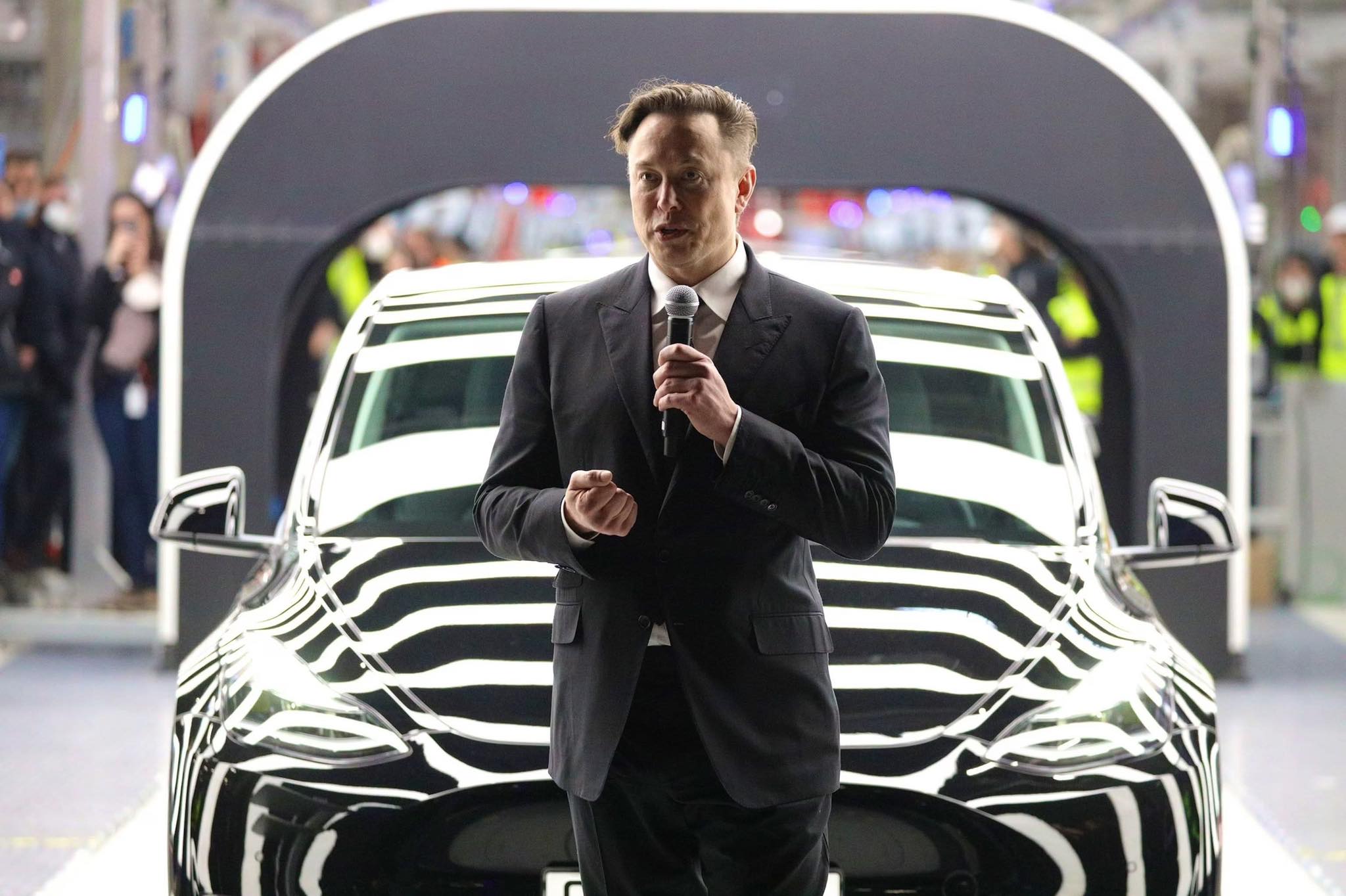 Thỏa thuận 'vàng trắng' của ông Trump với Ukraine có thể là 'món hời' lớn cho tỷ phú Elon Musk - Ảnh 1.