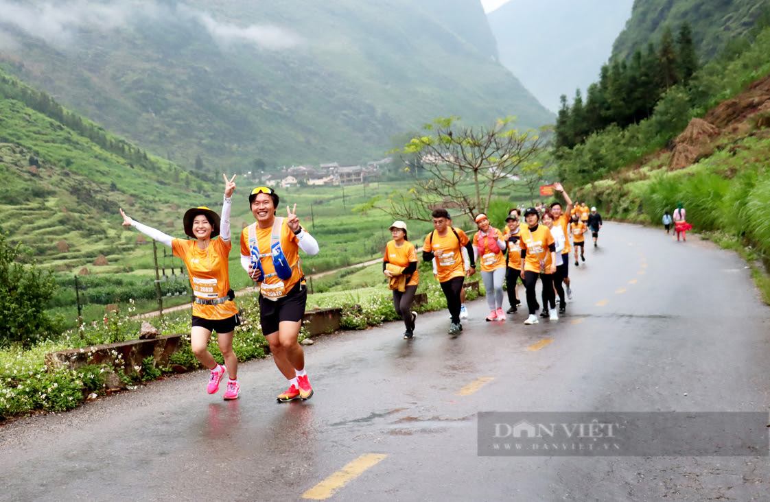 Hà Giang: Hơn 2000 vận động viên tranh tài “Chạy trên cung đường Hạnh Phúc” - Ảnh 3.