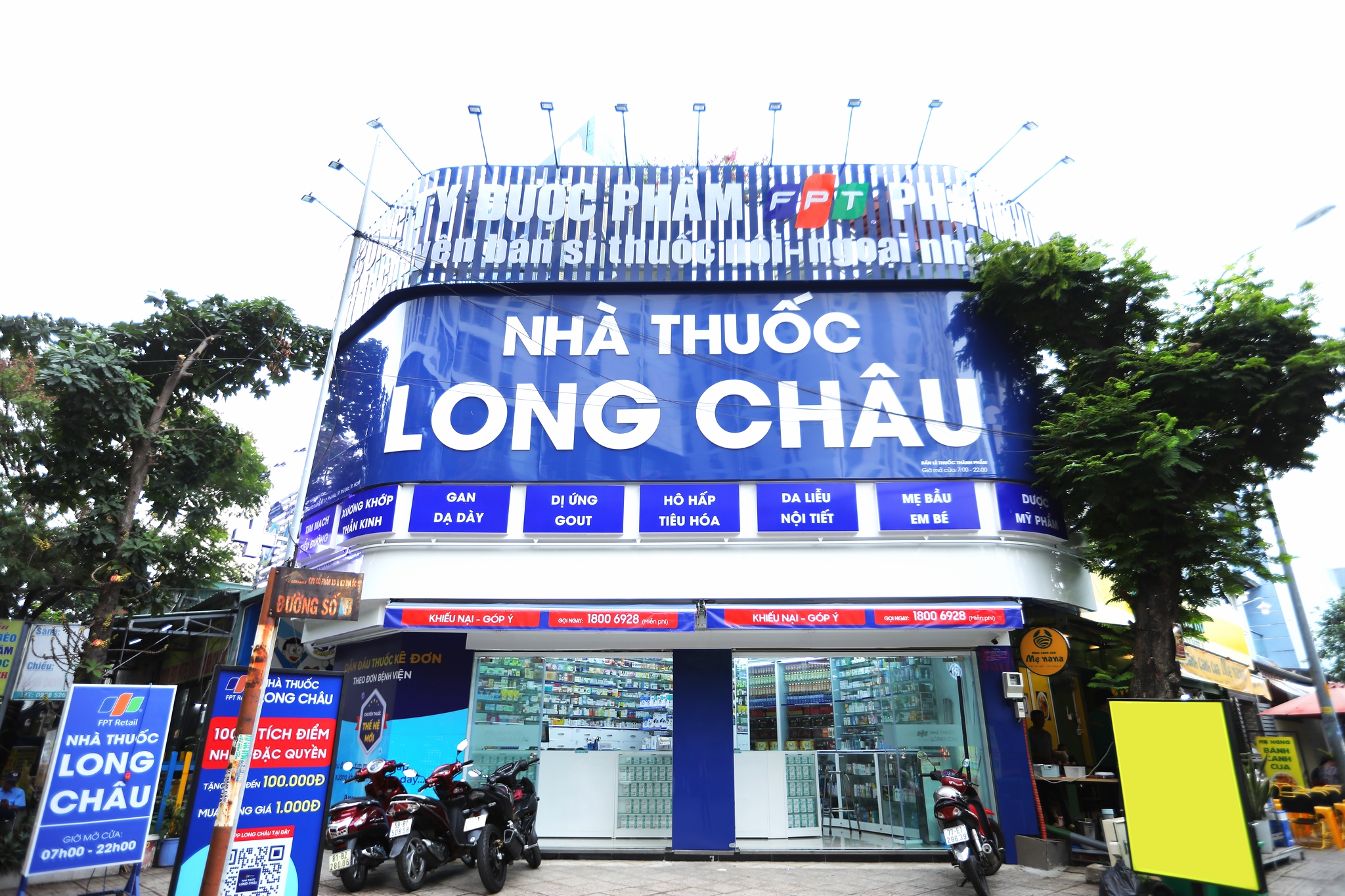 Nữ nhân viên nhà thuốc Long Châu bị người đàn ông 