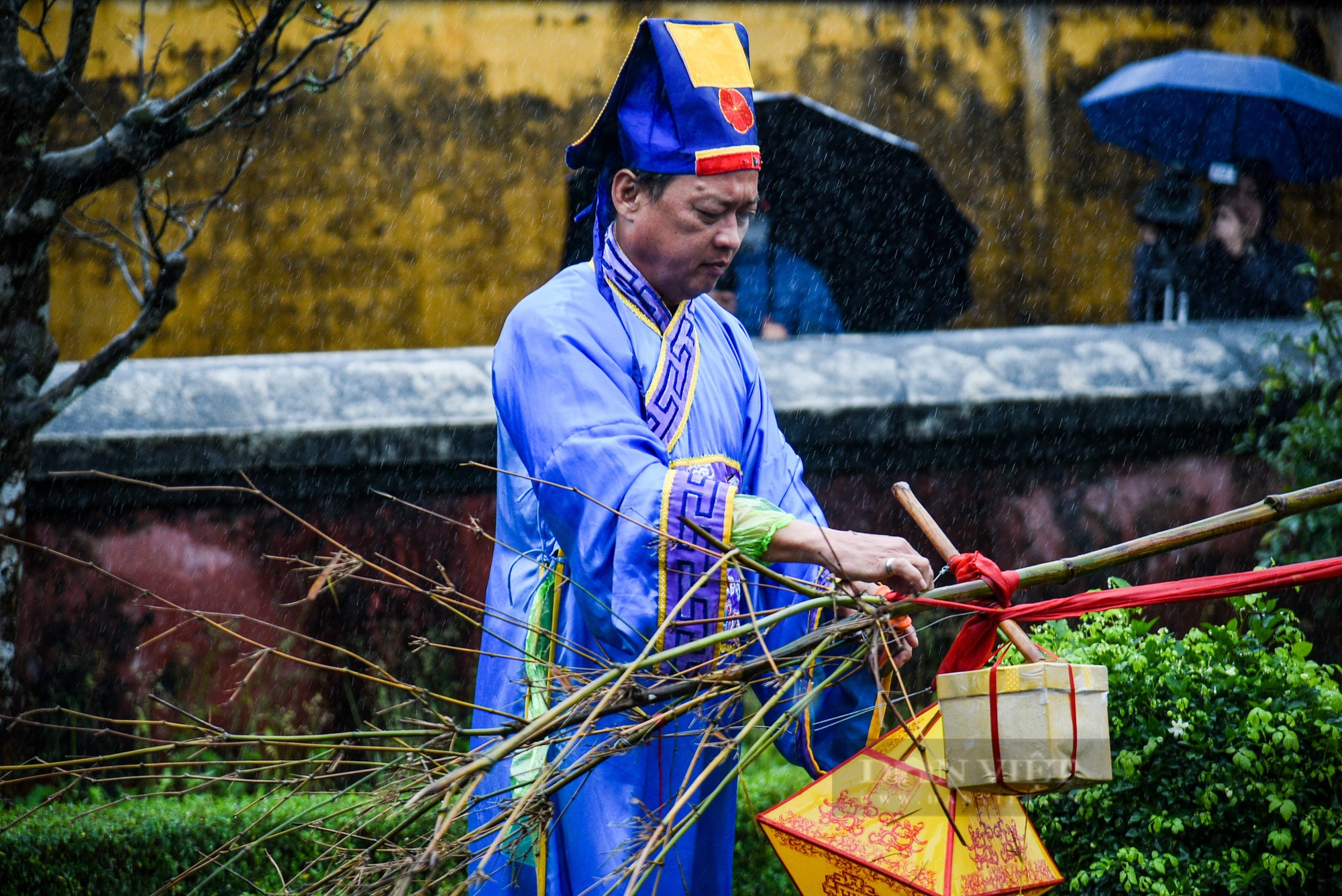 Xin chữ cầu phúc, ước may trong ngày hạ nêu, khai ấn tại Hoàng cung Huế- Ảnh 5.