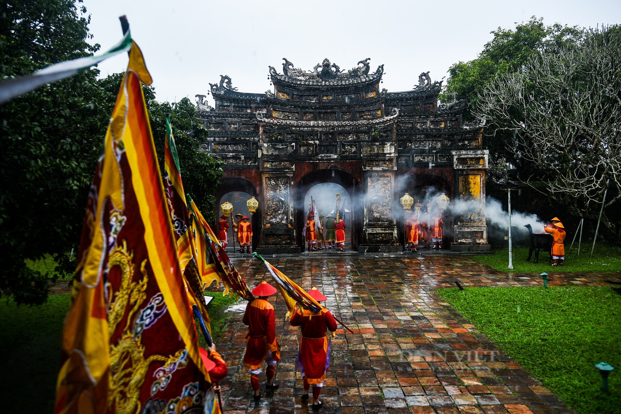 Xin chữ cầu phúc, ước may trong ngày hạ nêu, khai ấn tại Hoàng cung Huế