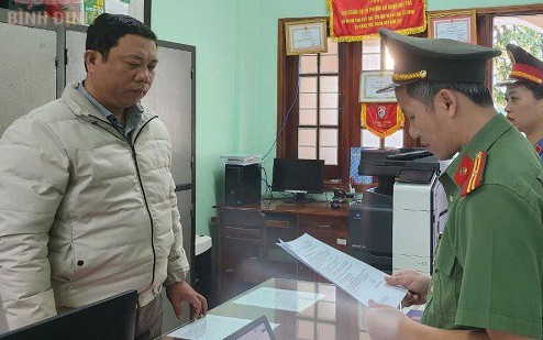 Chủ tịch xã ở Bình Định bị khởi tố vì để "cát tặc" lộng hành, có thể bị xử lý ra sao? - Ảnh 2.