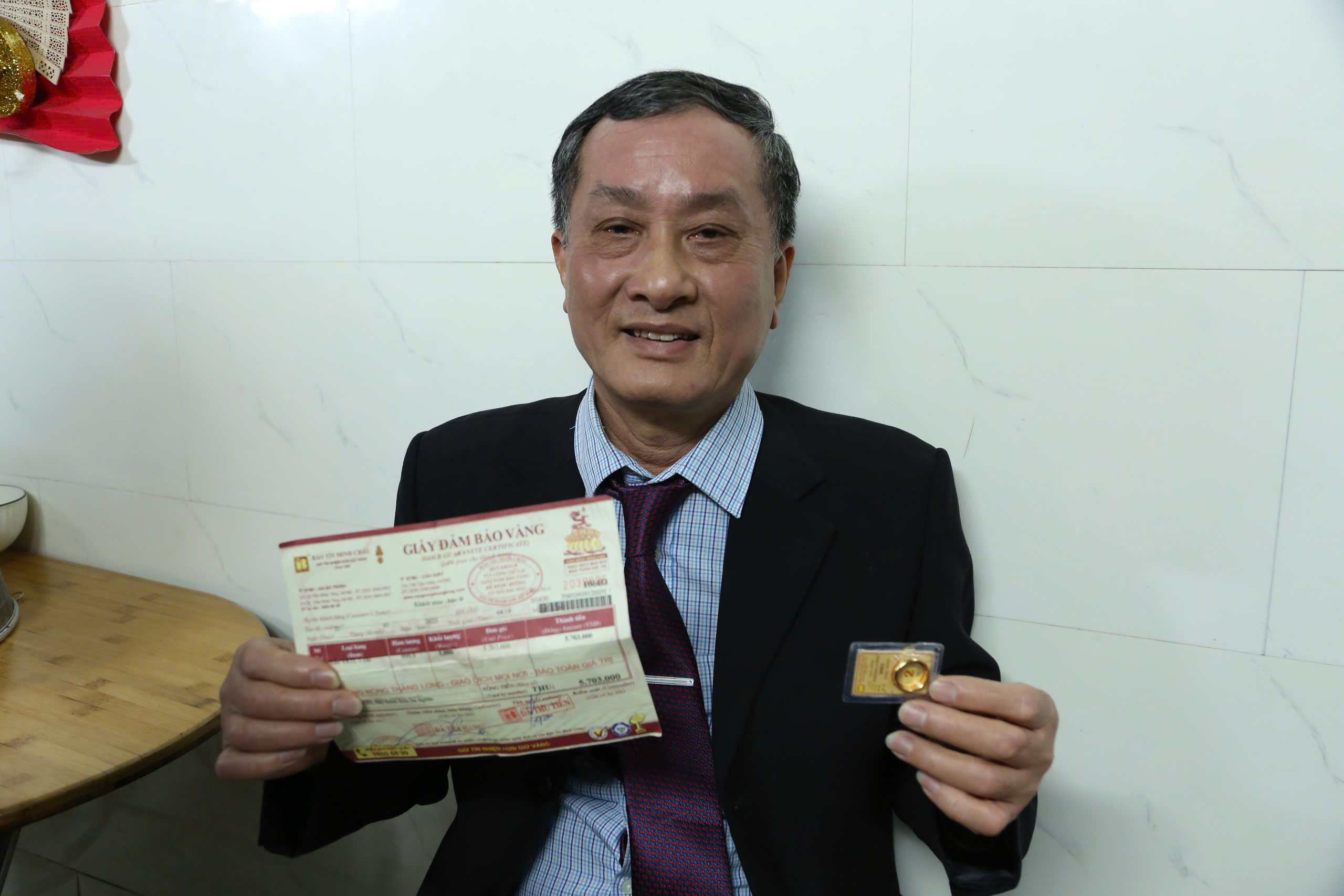 Người 15 năm xếp hàng mua vàng ngày vía Thần Tài: Năm nào tôi cũng mua vàng để cầu may, không quan tâm lãi lỗ- Ảnh 1.