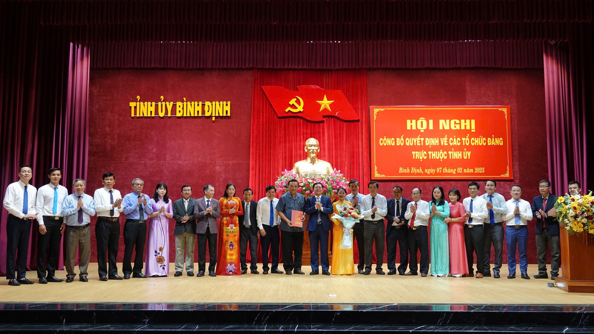 Phó Bí thư Thường trực Tỉnh uỷ, Chủ tịch UBND tỉnh Bình Định được chỉ định giữ thêm chức vụ- Ảnh 1.