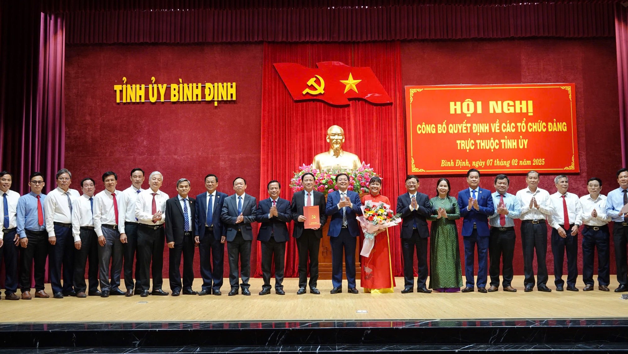 Phó Bí thư Thường trực Tỉnh uỷ, Chủ tịch UBND tỉnh Bình Định được chỉ định giữ thêm chức vụ- Ảnh 2.