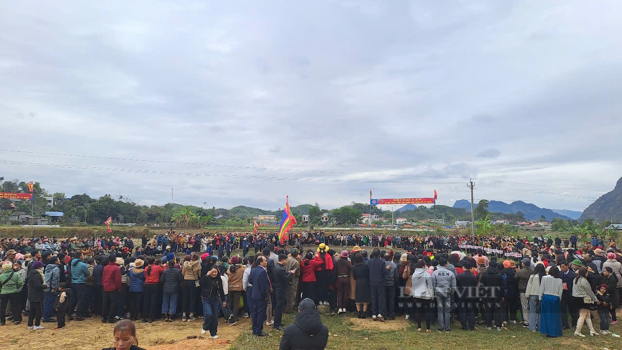 Thái Nguyên: Hàng vạn người dân đổ về Lễ hội Lồng Tồng ATK Định Hoá và khai Hội Báo Xuân 2025- Ảnh 2.