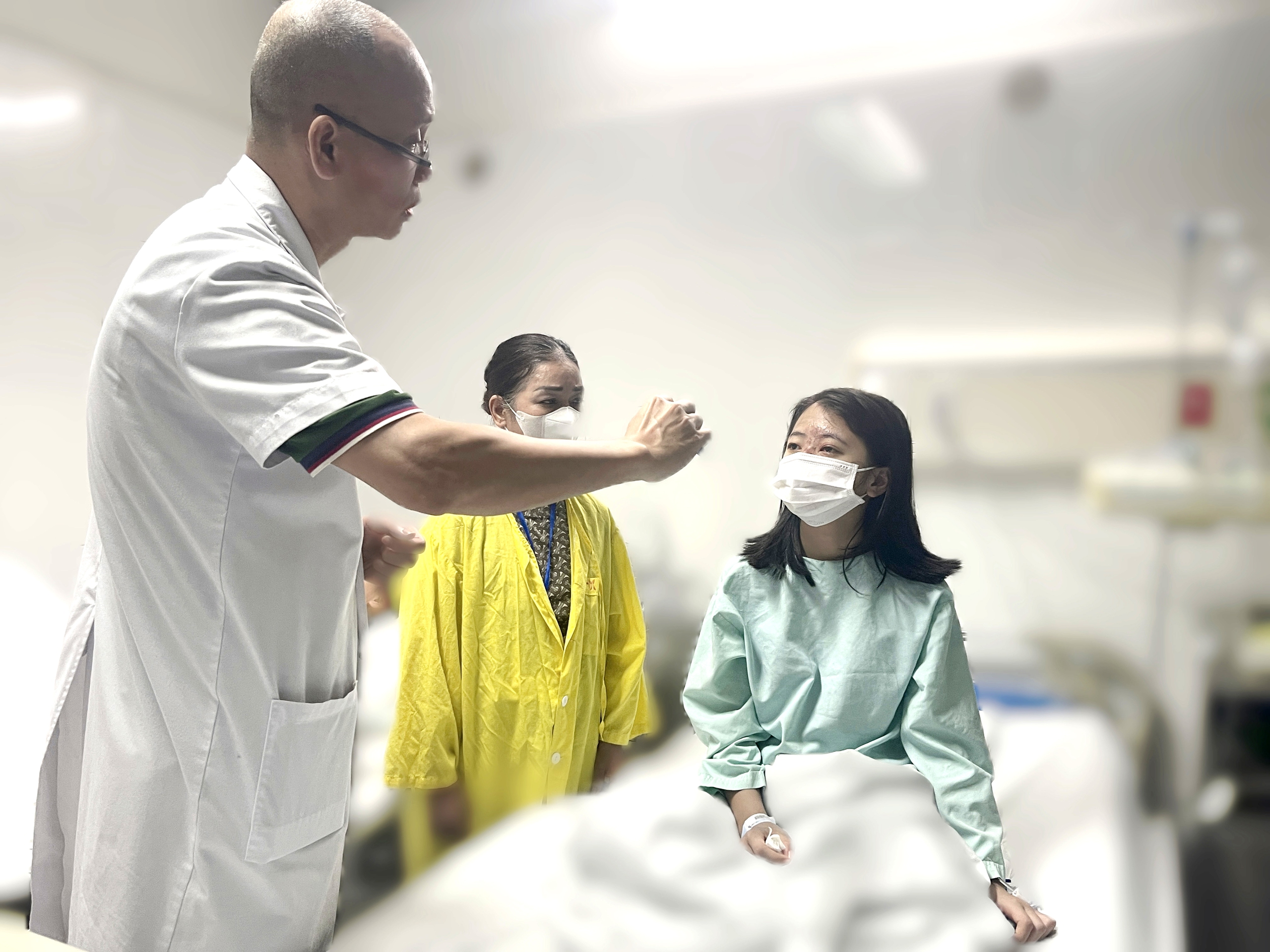 Hết hồn khi thiếu nữ 14 tuổi tự tiêm filler nâng mũi tại nhà- Ảnh 1.