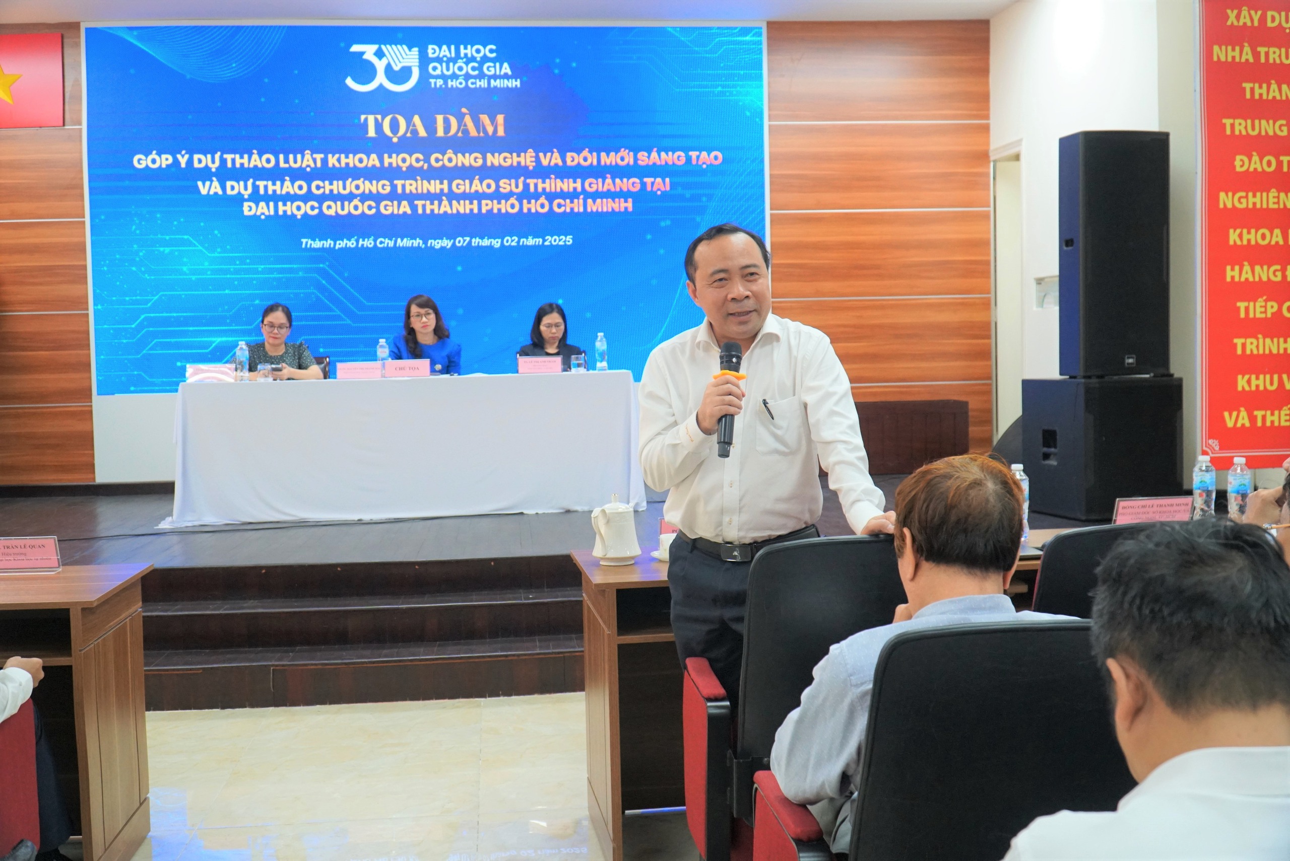 Giai đoạn 2025-2030, ĐH Quốc gia TP.HCM đặt chỉ tiêu bổ nhiệm 100 giáo sư thỉnh giảng- Ảnh 1.