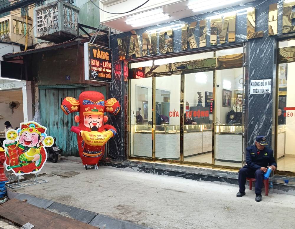 "Phố vàng" Cầu Đất ở Hải Phòng vắng lạ thường trong ngày vía Thần Tài- Ảnh 3.