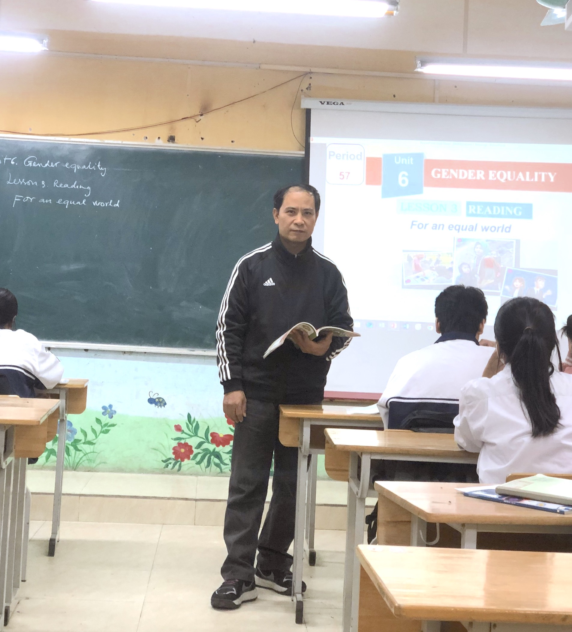 Thông tư 29 dạy thêm, học thêm: Giáo viên nói gì về tình trạng "giấu bài" để dành dạy thêm, gây bức xúc?- Ảnh 2.