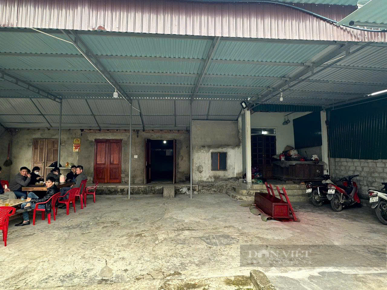 TIN NÓNG 24 GIỜ QUA: Lật xe khách, 3 người chết; án mạng vì chuyện... mượn điếu cày - Ảnh 1.