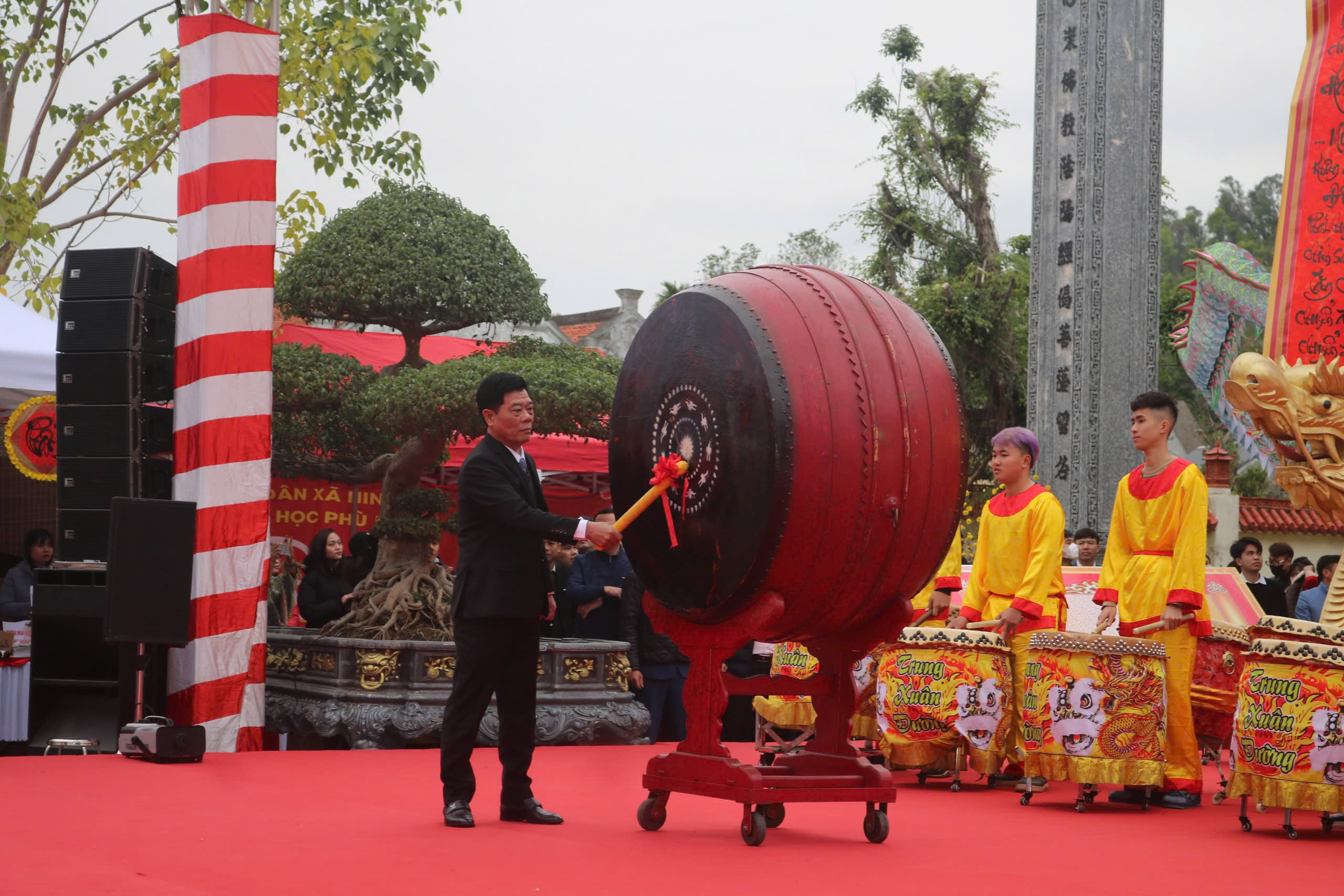 Lễ khai bút, viết thư pháp tại khu tưởng niệm Trạng nguyên Lê Ích Mộc ở Hải Phòng- Ảnh 2.