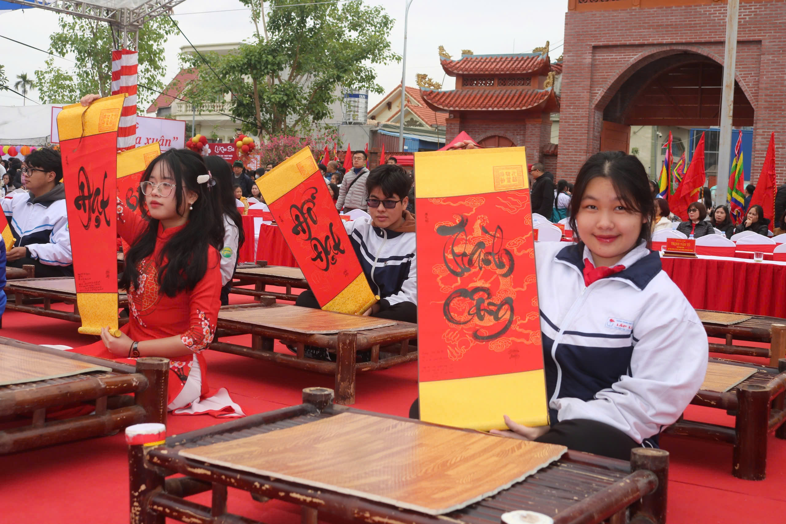 Lễ khai bút, viết thư pháp tại khu tưởng niệm Trạng nguyên Lê Ích Mộc ở Hải Phòng- Ảnh 8.