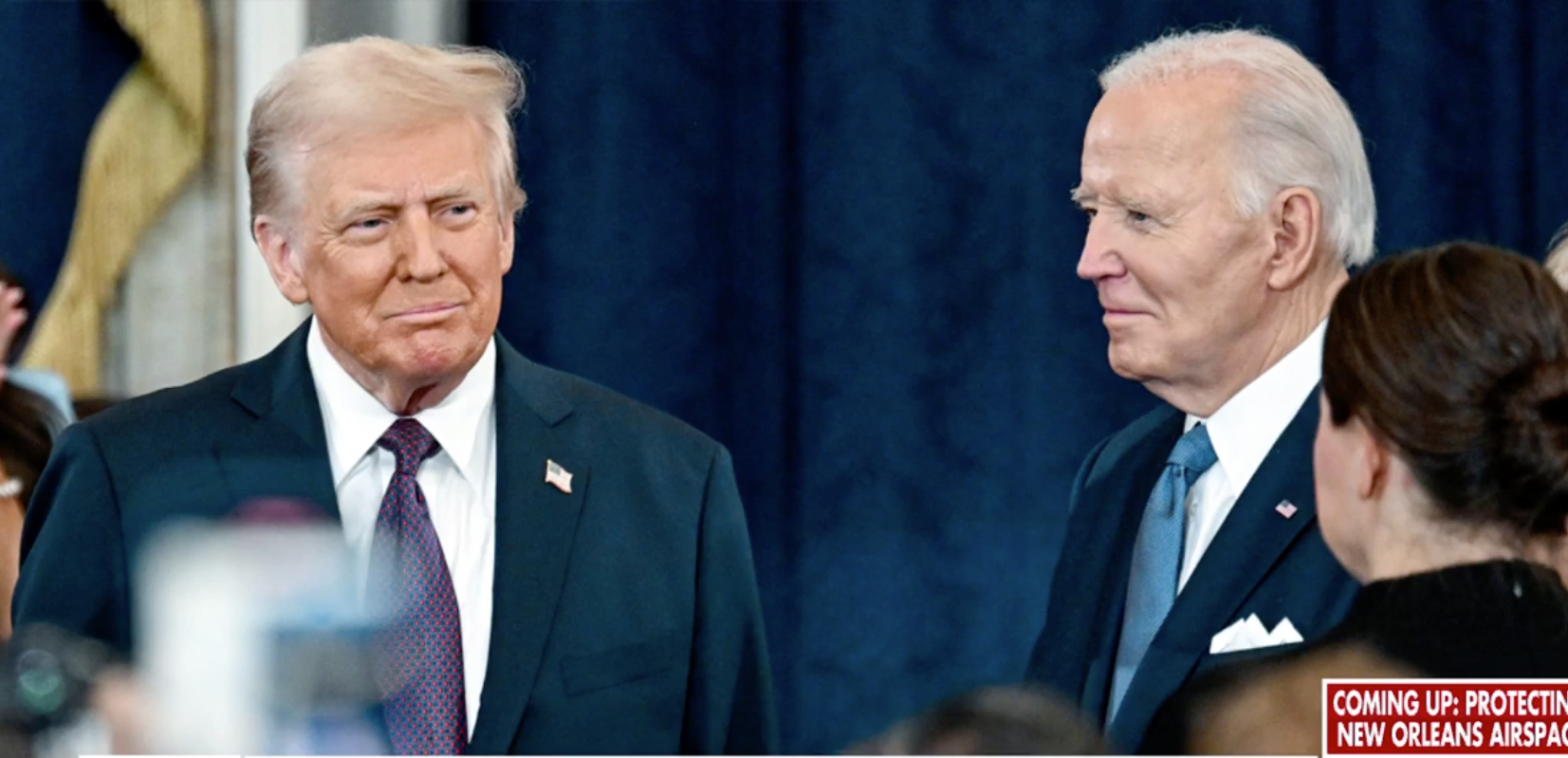 Ông Trump bất ngờ đình chỉ quyền truy cập thông tin mật của ông Biden - Ảnh 1.