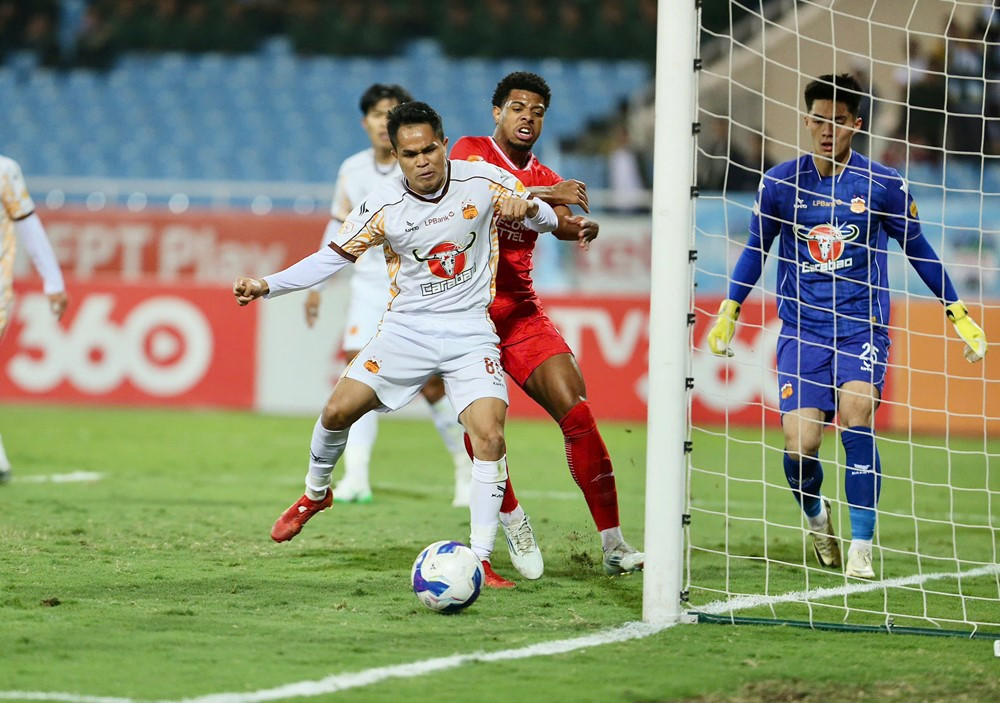 Thể Công Viettel đấu với HAGL: Thắng HAGL 2-1, Thể Công Viettel áp sát Đông Á Thanh Hóa - Ảnh 2.