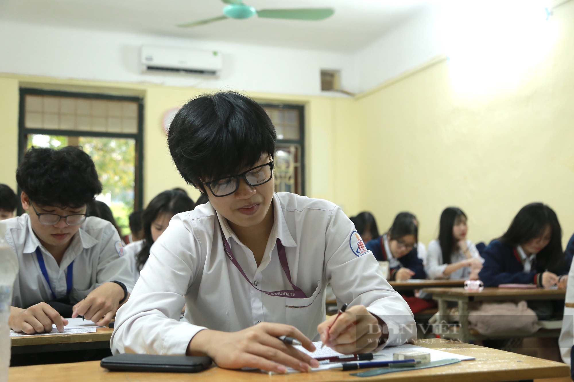 Thông tư 29 dạy thêm, học thêm: Giáo viên nói gì về tình trạng "giấu bài" để dành dạy thêm, gây bức xúc?- Ảnh 1.