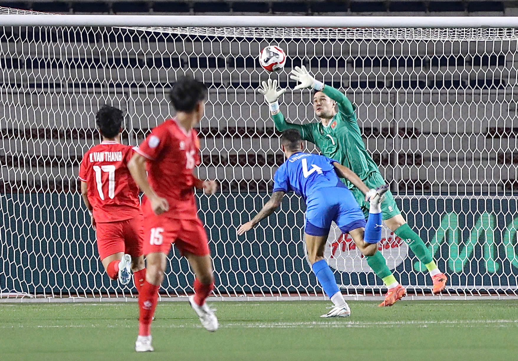 Tin sáng (10/2): Nguyễn Filip đối diện tương lai mờ mịt ở ĐT Việt Nam - Ảnh 1.