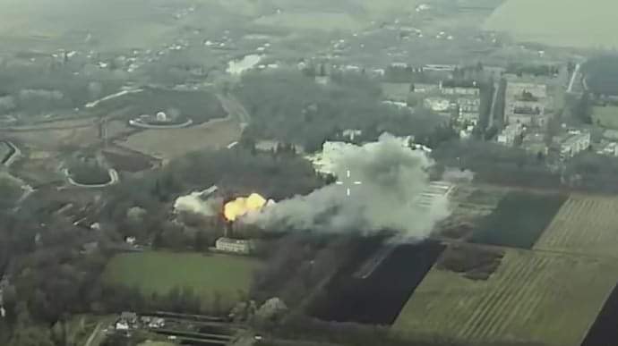 Ukraine tiến thêm vào Kursk, vượt qua hàng phòng thủ của Nga - Ảnh 1.