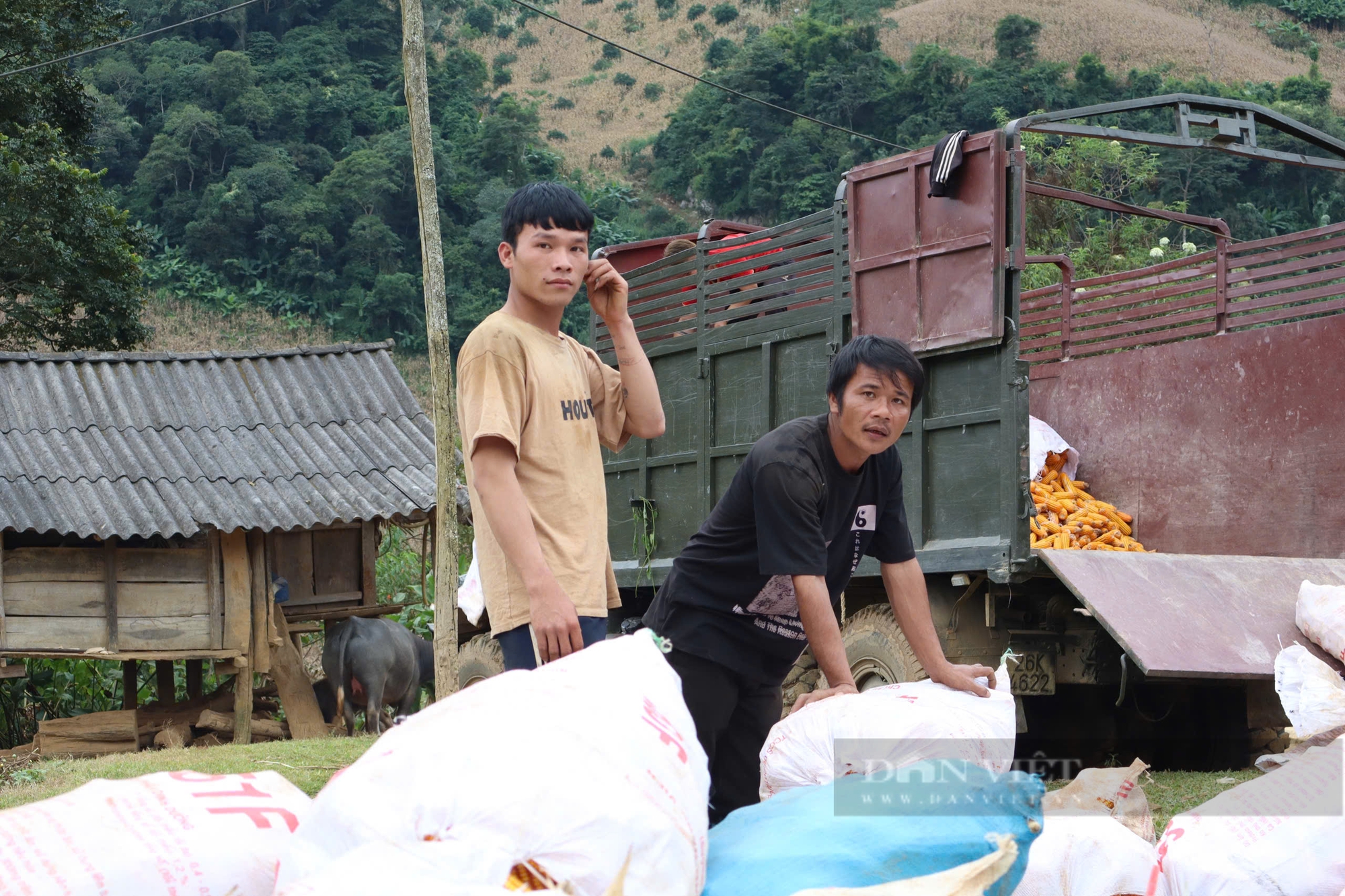 Gần 50% hộ nghèo thoát nghèo, xã biên giới Sơn La ngày càng khởi sắc - Ảnh 1.