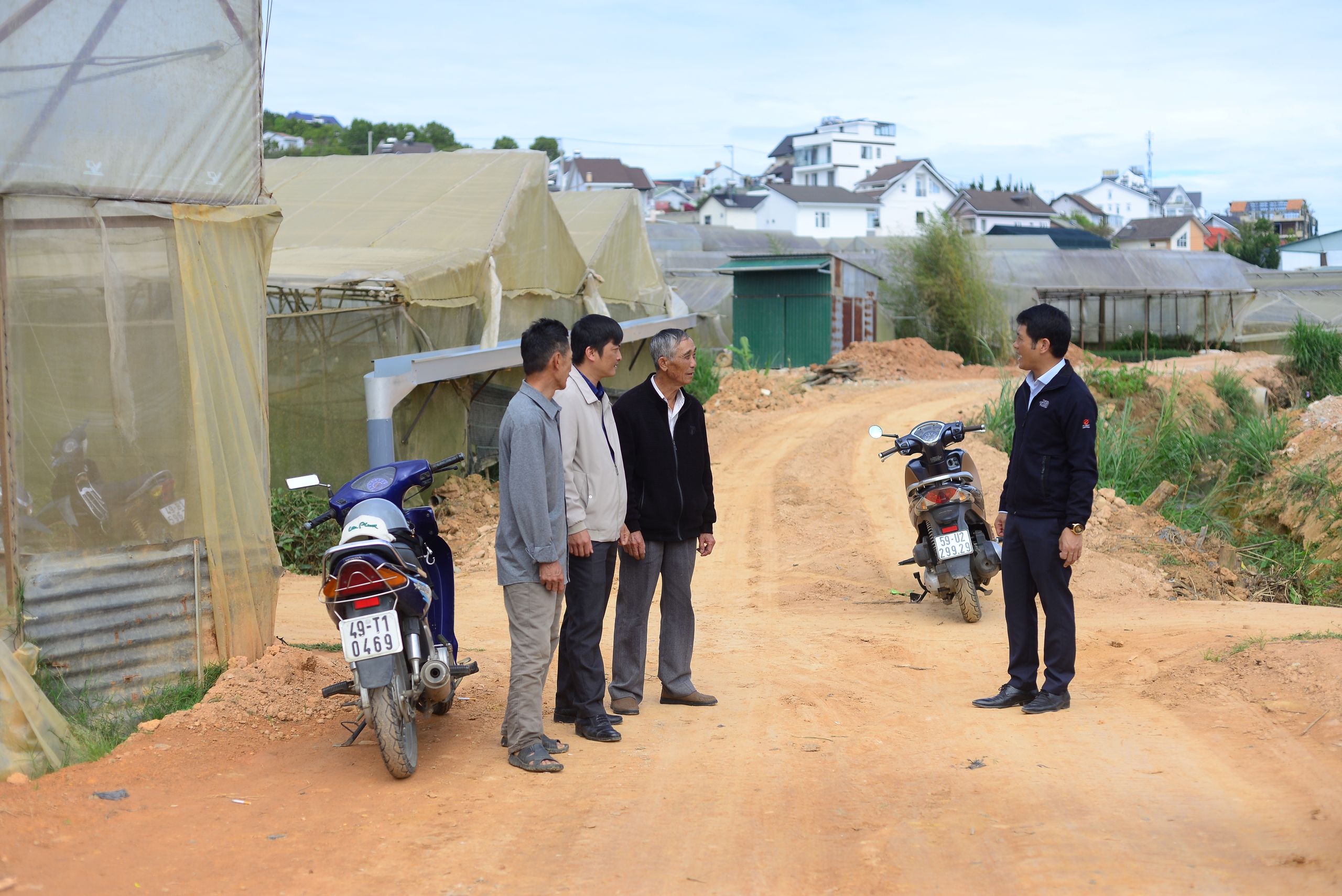 Điểm sáng tại TP. Đà Lạt: Người dân phá nhà kính, hiến đất làm đường - Ảnh 6.