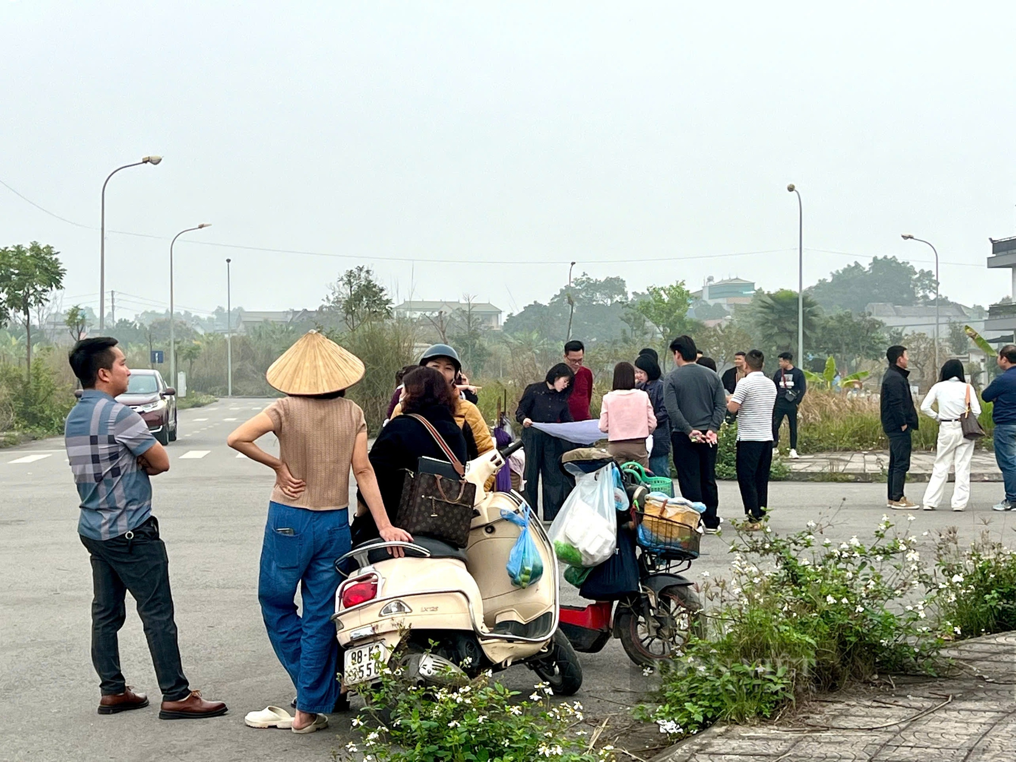 Phú Thọ: Dòng người đổ xô mua bán, tạo cơn sốt đất chưa từng có- Ảnh 1.