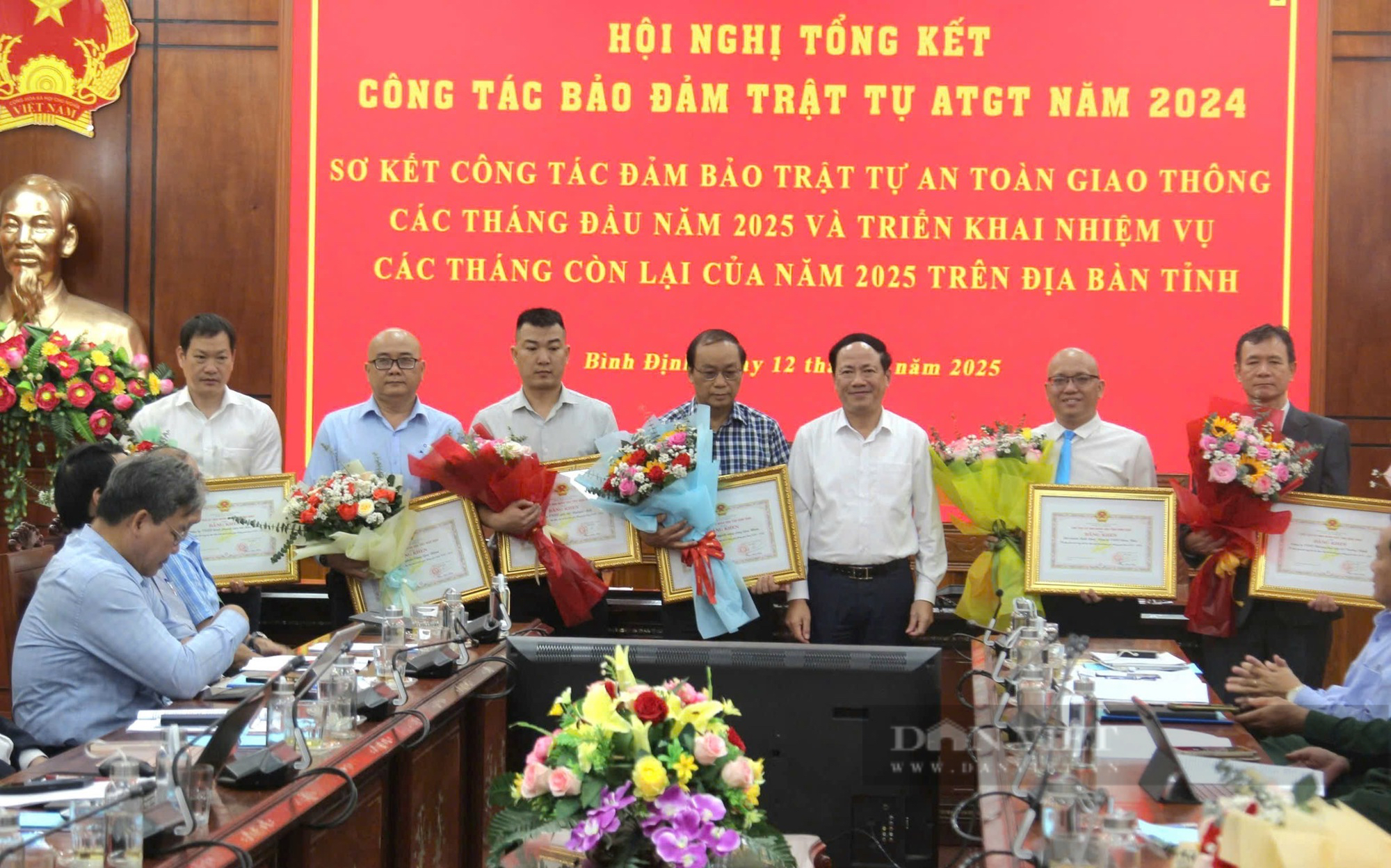 Bò thả rông trên đường ở Khu Kinh tế Nhơn Hội, Chủ tịch Bình Định nói "kỷ luật lãnh đạo" - Ảnh 3.