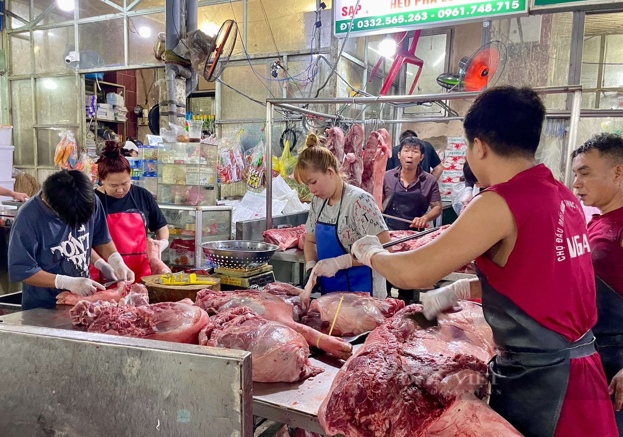 Giá thịt heo không ngừng tăng, TP.HCM ra yêu cầu khẩn - Ảnh 1.