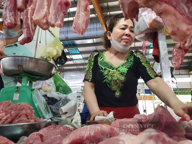 Giá thịt heo không ngừng tăng, TP.HCM ra yêu cầu khẩn - Ảnh 2.