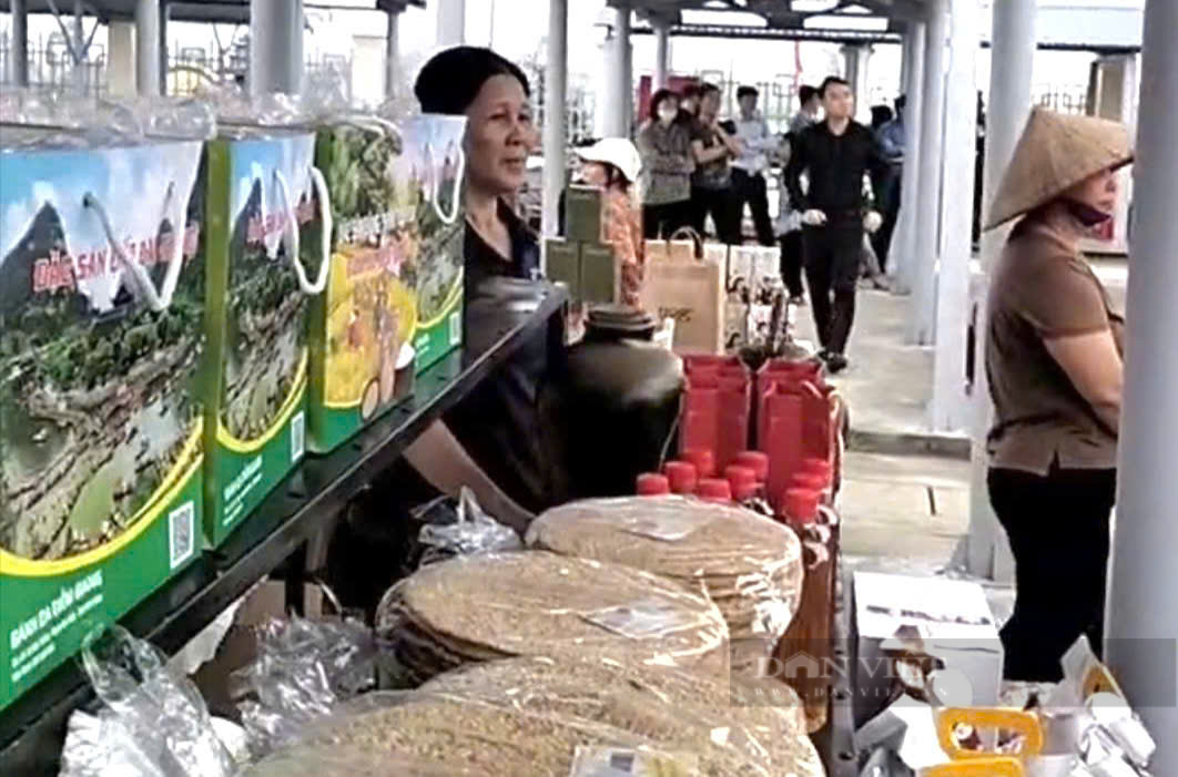 Khai trương chợ trung tâm của một xã ở Ninh Bình sau 9 bỏ hoang- Ảnh 3. Khai trương chợ trung tâm của một xã ở Ninh Bình sau 9 bỏ hoang- Ảnh 3.