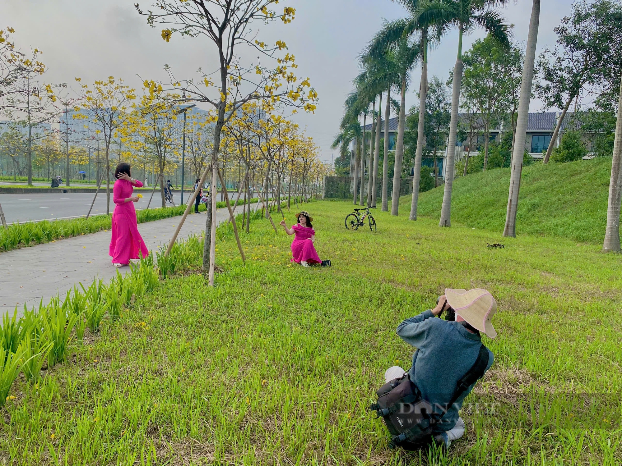 Nhiều người kiếm tiền triệu mỗi ngày nhờ lang thang trên cung đường dài chưa tới 500m ở Hà Nội - Ảnh 5.