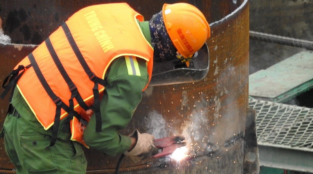 Bứt tốc trên đại công trường xây dựng cầu Phong Châu ở Phú Thọ - Ảnh 3.