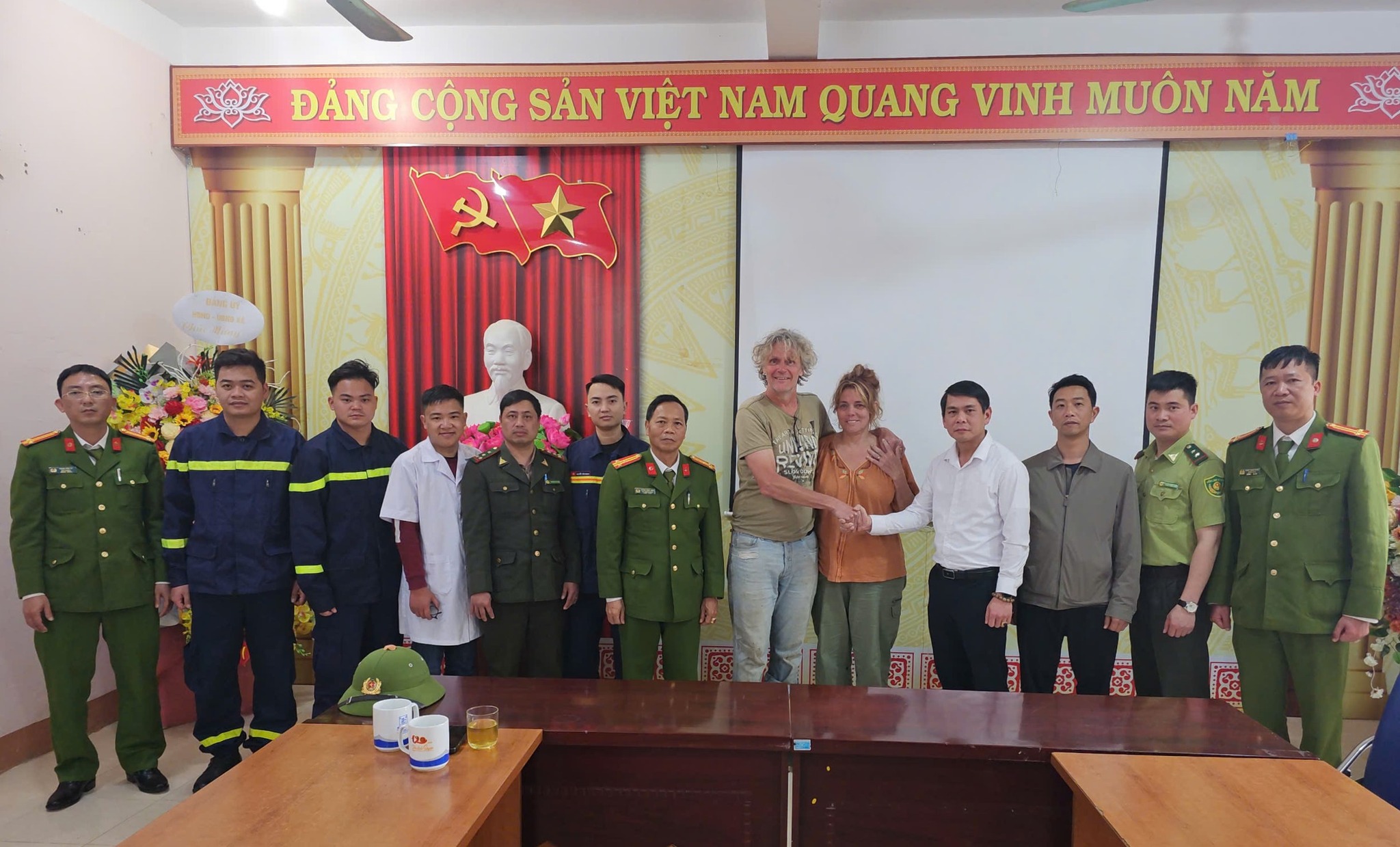 Sa Pa: Tìm thấy du khách nước ngoài sau hơn 8h đi lạc khi khám phá Vườn Quốc gia Hoàng Liên  - Ảnh 1.
