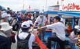 Hàng nghìn du khách chen nhau đi các tour đảo ở Nha Trang trong kỳ nghỉ lễ 30/4