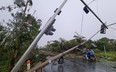 Ảnh mới nhất về bão Noru gây thiệt hại ở miền Trung: Nhiều cây xanh, cột điện, mái nhà bị thổi bay