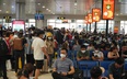 Đi máy bay Tết: Người dân lưu ý cách quét mã QR-Code tra cứu thông tin chuyến bay tại Tân Sơn Nhất